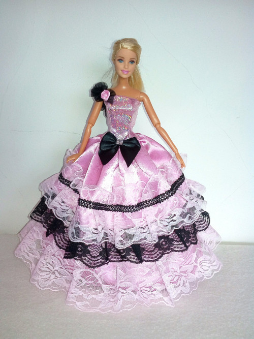 Šaty pro Barbie — foto 1