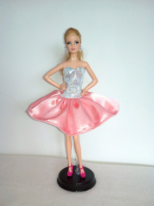 Šaty pro Barbie — foto 1