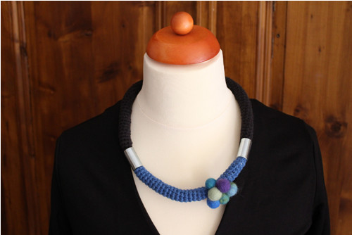 Minimalistický náhrdelník s kovovým doplňkem VI