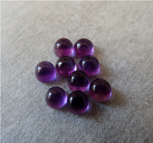 Ametyst mini kabošon - 3mm-sytý 1ks