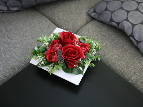 Ikebana s růžemi do červena — foto 1