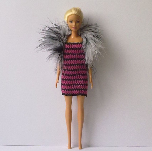 Oblečky pro Barbie - šaty, boa — foto 1