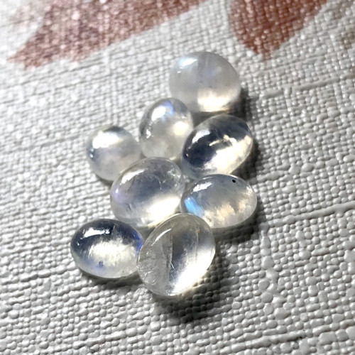Mesačný kameň kabošon ovál 8x6mm