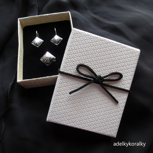 Dárková krabička 9x7 cm – bílá s černou mašličkou