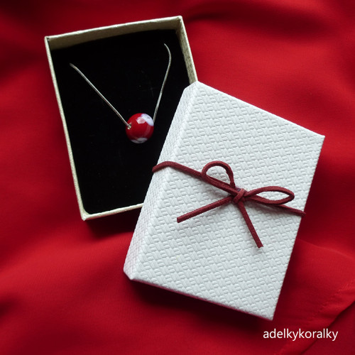 Dárková krabička 9x7cm – bílá s červenou mašličkou