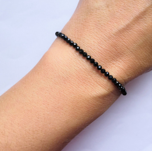 Broušený spinel/korund*minimalistický náramek