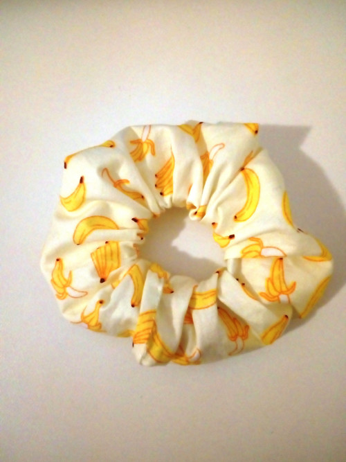 Gumička do vlasů Scrunchie Banány — foto 1
