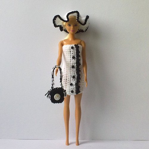 Oblečky pro Barbie - klobouk, šaty, kabelka — foto 1