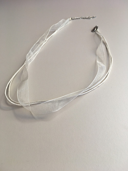 Šňůrka náhrdelník organza, smetanová