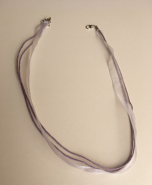Šňůrka náhrdelník organza, světle fialová