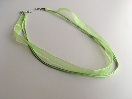 Šňůrka náhrdelník organza, světle zelená