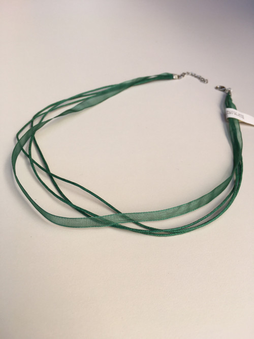 Šňůrka náhrdelník organza, smaragdově zelená