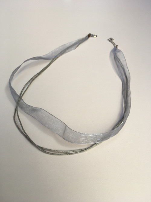 Šňůrka náhrdelník organza, šedá