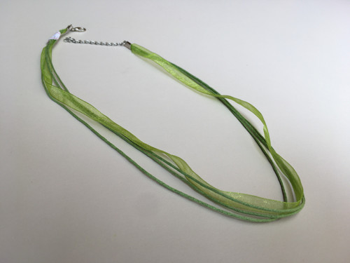Šňůrka náhrdelník organza, limetkově zelená
