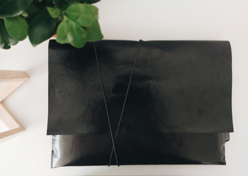 Papírový obal na Macbook //black