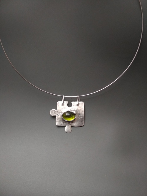 PUZZLE styl - přívěsek zelenkavé barvy