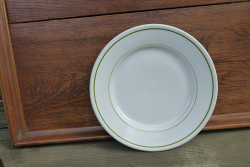 Zelený linka silnostěnný porcelánový talíř