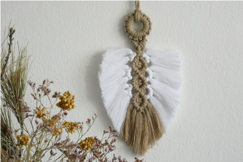 Macrame pírko dvoubarevné - závěsná dekorace