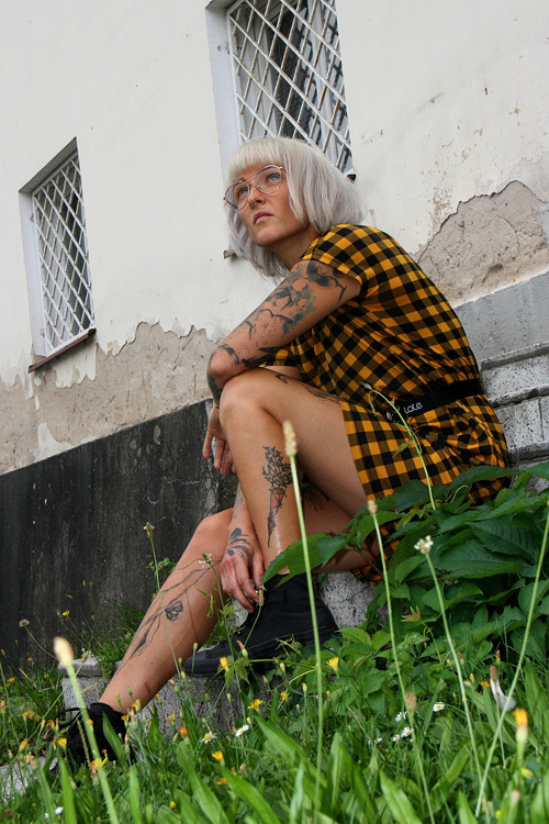 X 181 šaty