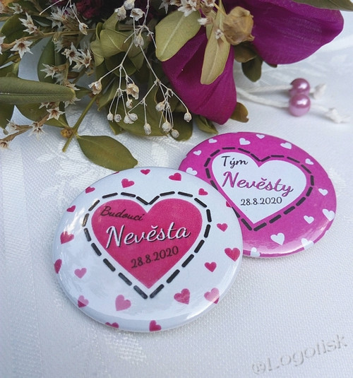 Placka 2 ks pro Nevěstu a Tým Nevěsty+datum 44 mm