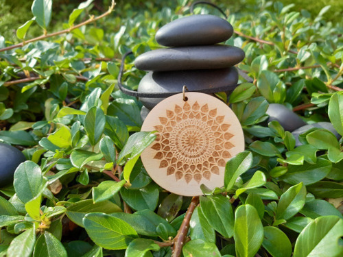 Dřevěný přívěsek "MANDALA"