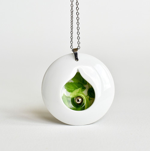 Introvert no.32 porcelánový náhrdelník — foto 1