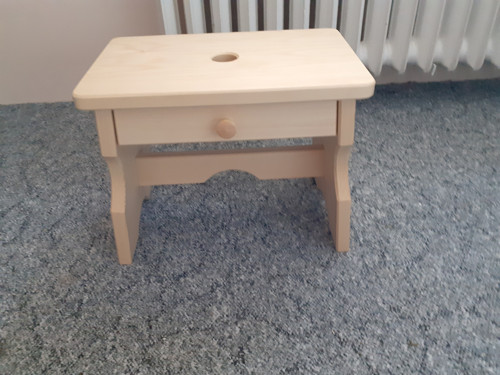 Stolička se zásuvkou — foto 1