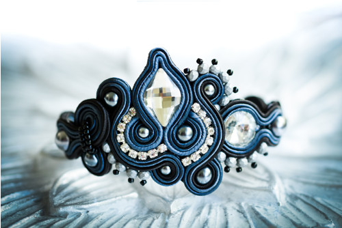 Antracitovo-šedý soutache náramek