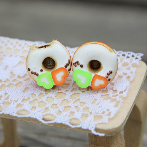Donuty se srdíčky, 1 nakousnutý