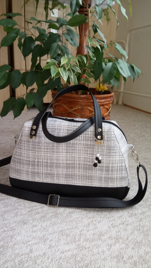 Černošedá - crossbody — foto 1