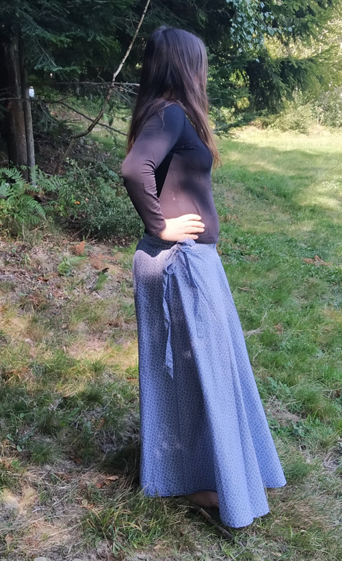 Půlkolová zavinovací sukně — foto 1