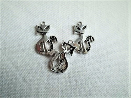 Kovový přívěsek kočička 25 x 16 mm (1ks)
