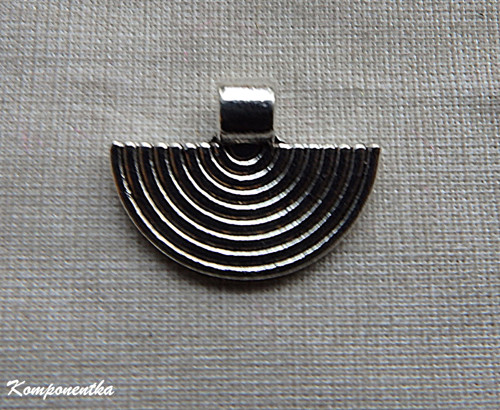 Přívěšek půlkruh 24x18mm 1kus