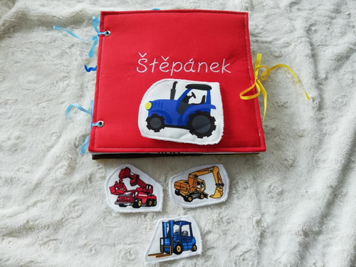 Menší quiet book kluk