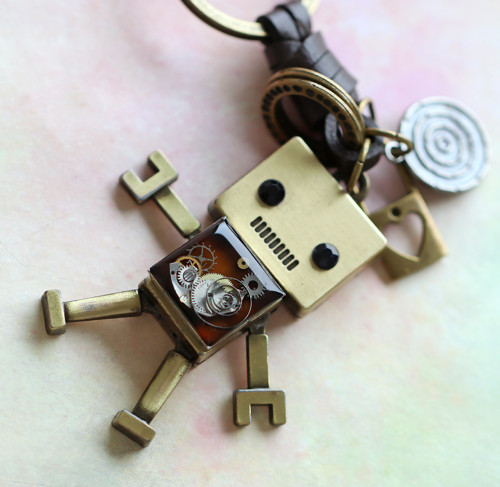 Robot - klíčenka — foto 1