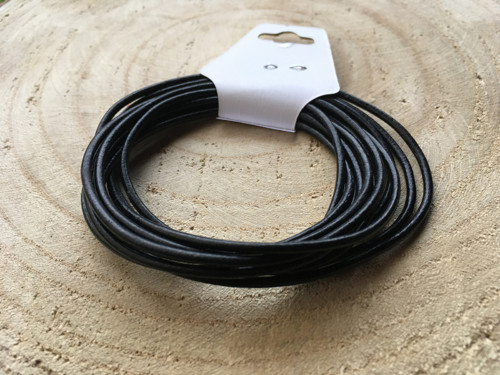 Hovězí kůže kulatá 2mm, 2m, černá