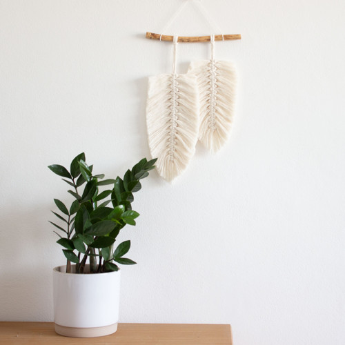 Přírodní macramé pírka střední — foto 1