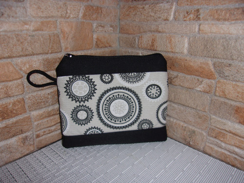 Kapsička - černé mandaly — foto 1