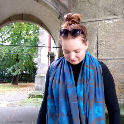 MODRÉ PRŮHLEDY šála — foto 1