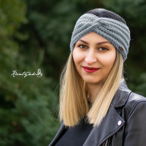 Překřížená v šedé.. (čelenka) — foto 1