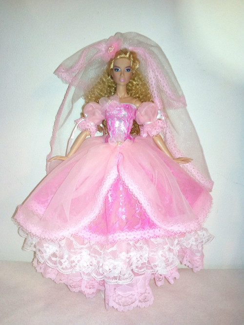 Šaty pro Barbie — foto 1
