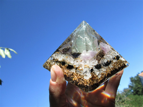 Org. pyramida ,, Tajemství Matky Země " — foto 1