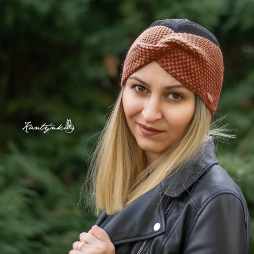 Překřížená v hnědé.. (čelenka) — foto 1