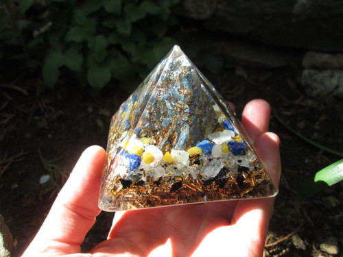 Org. pyramida ,, Oko bouře " — foto 1