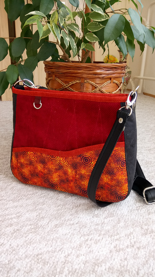 Crossbody - vínová s černou — foto 1