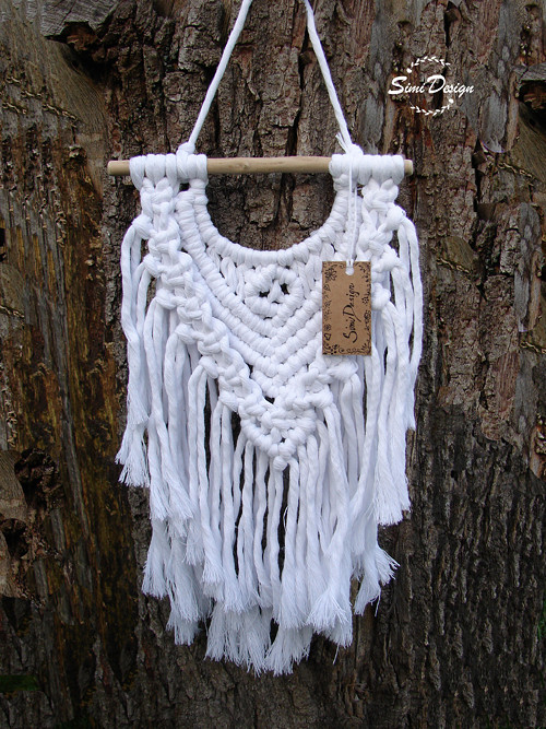 Bílé MACRAME na náplavovém dřívku