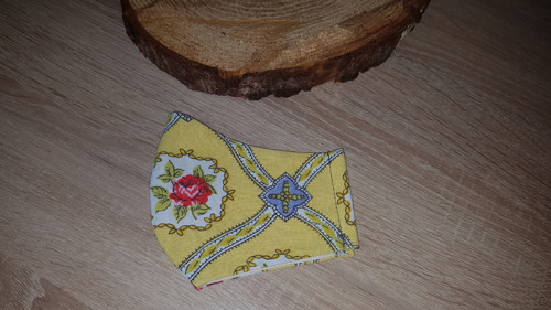 Textilní dětská ROUŠKA žlutá ornamenty RůŽE