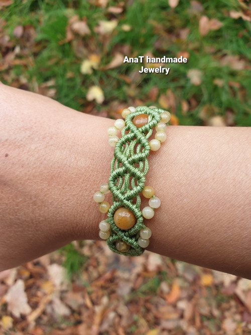 Macramé náramek s jadeity