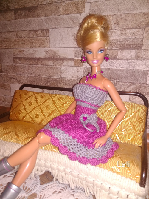 Háčkované šaty pro panenku Barbie 1.