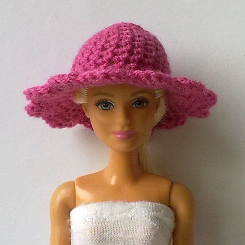 Oblečky pro Barbie - klobouček — foto 1